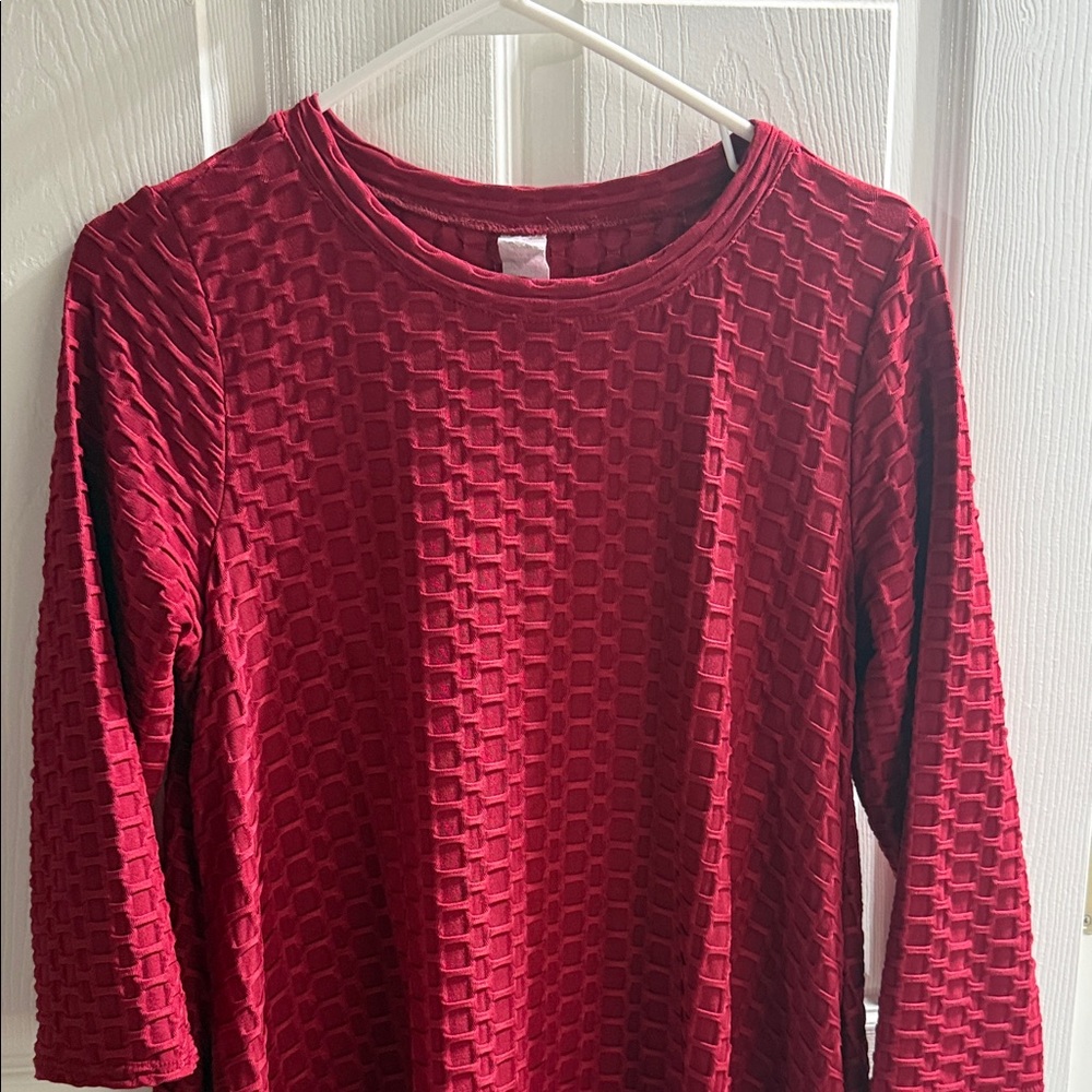 Women’s Textured Long Sleeve Top in Deep Red